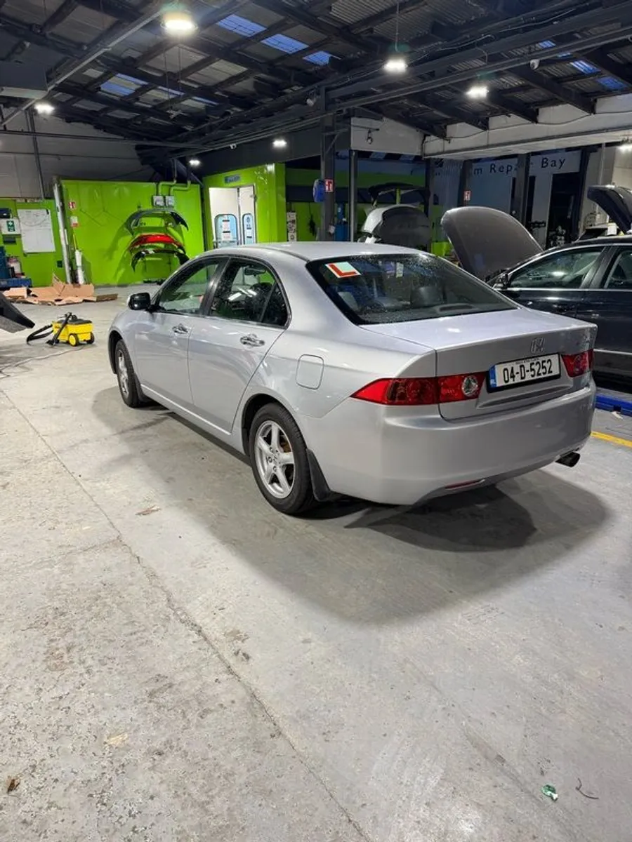 2004 Honda Accord - Image 4