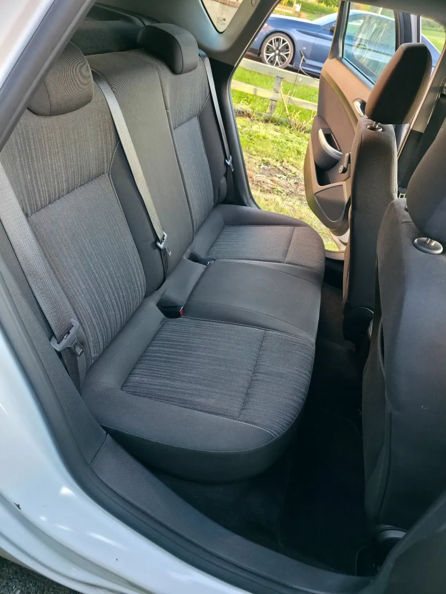 Opel Astra 2012 - Image 4