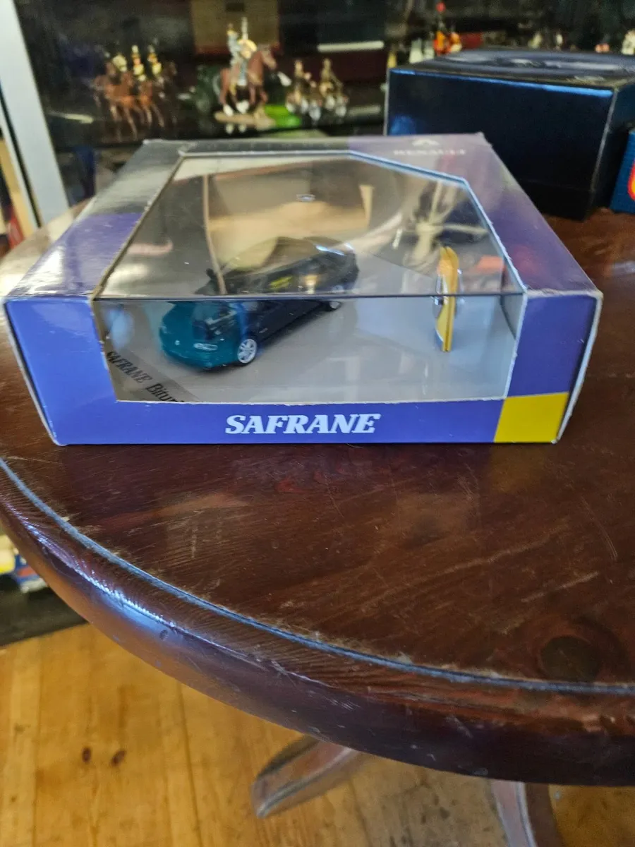 Corgi Universal Hobbies Renault Safrane - Image 1