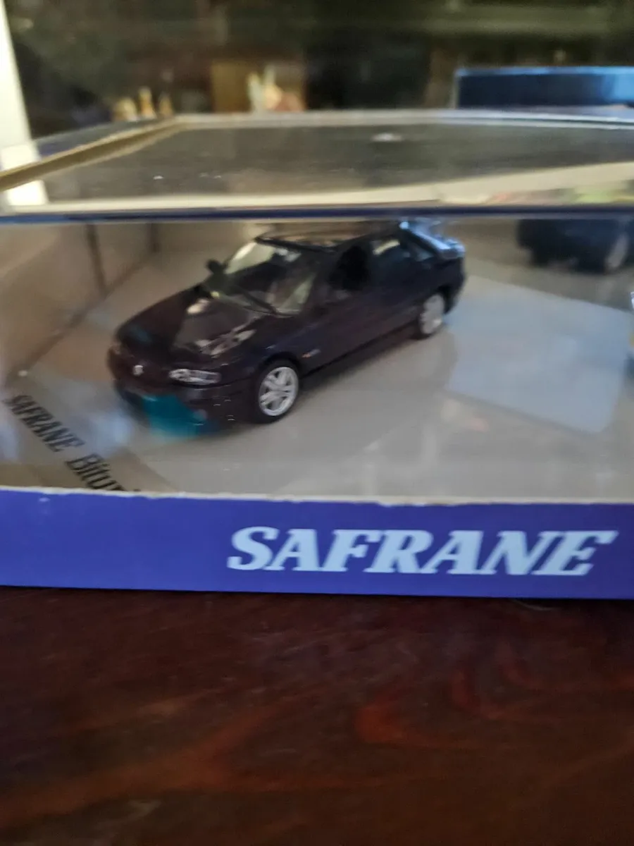 Corgi Universal Hobbies Renault Safrane - Image 2