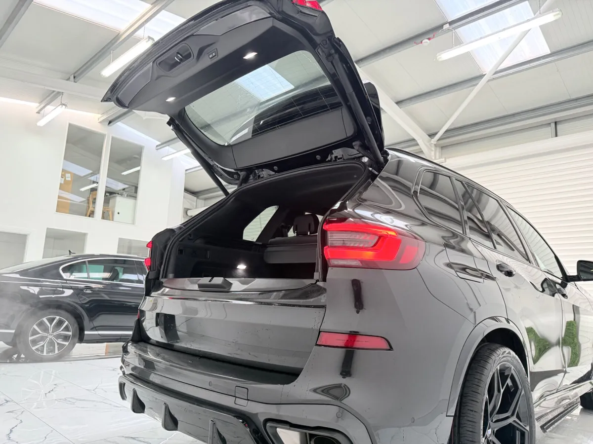 BMW X5 2022 Sapphire Black - Image 3