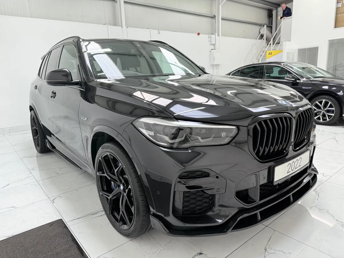 BMW X5 2022 Sapphire Black - Image 1