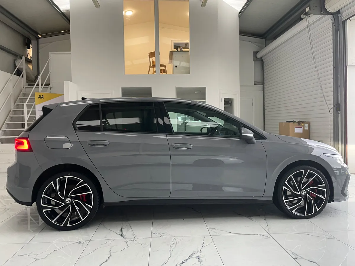 Volkswagen Golf 2021 GTE - Image 2