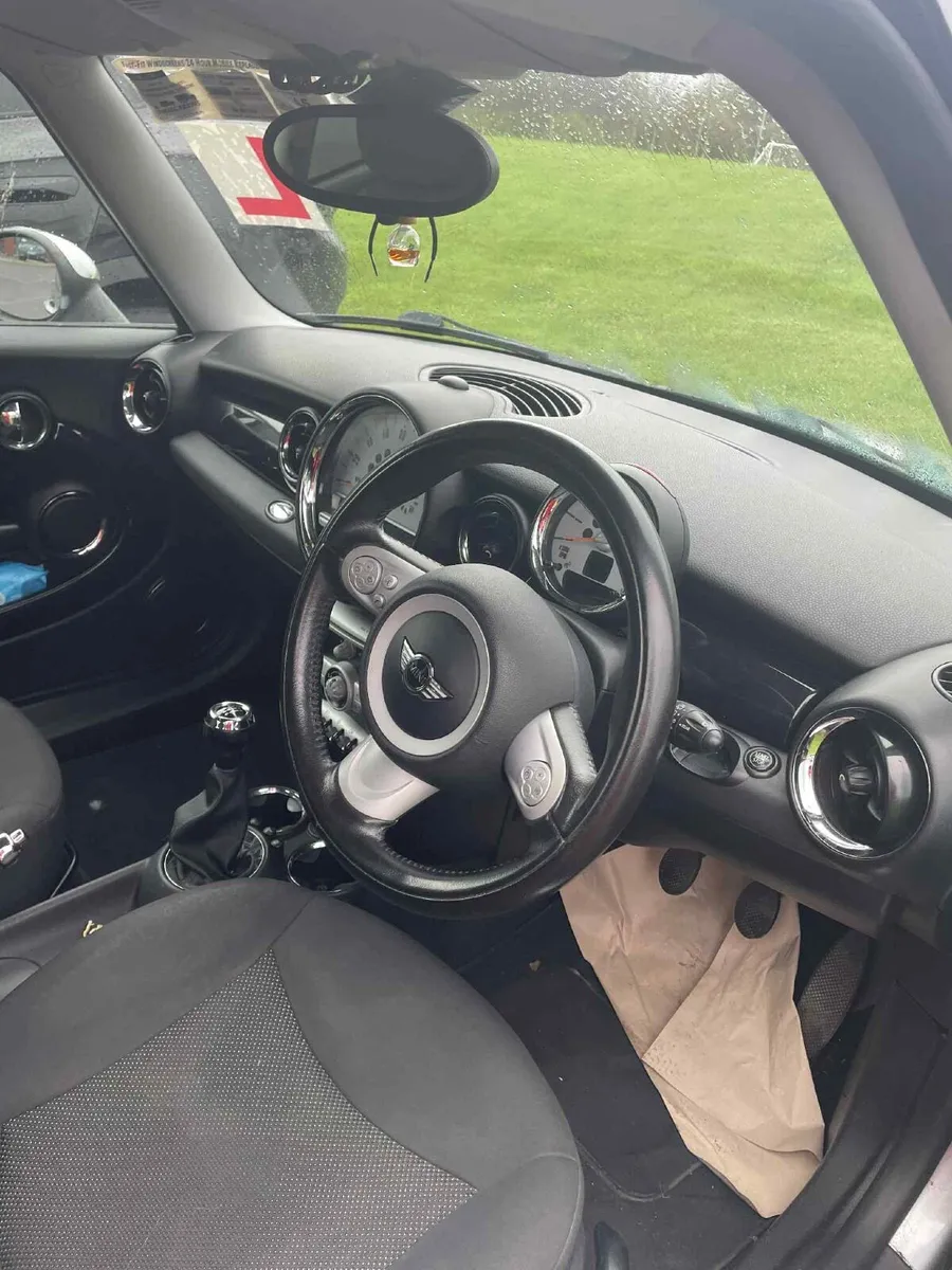 Mini One 2010 for sale/parts - Image 3