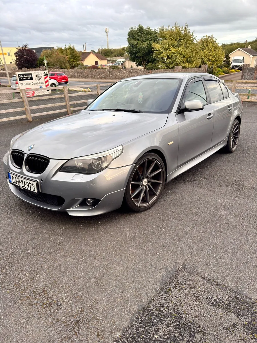 BMW 523I SPORT - Image 1