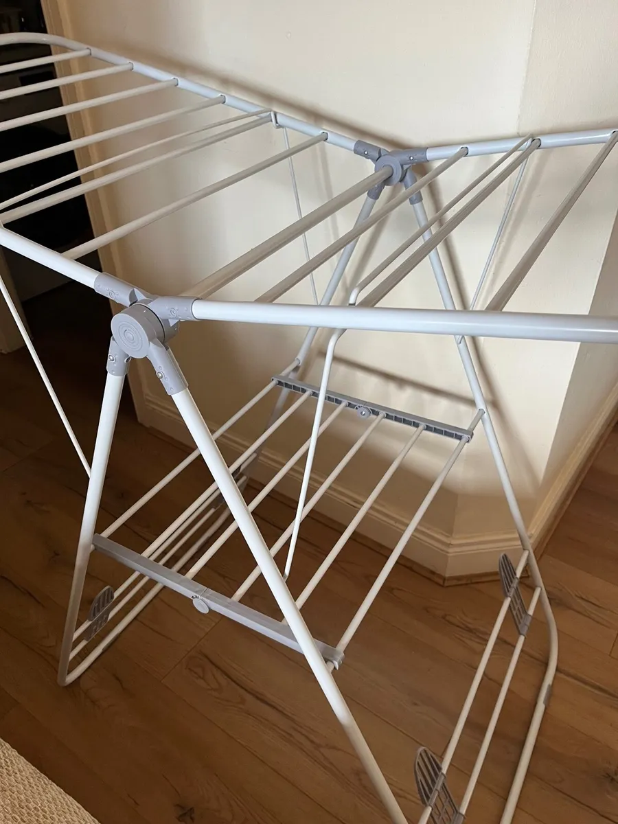 Laundry drying washing line clothes - Image 1