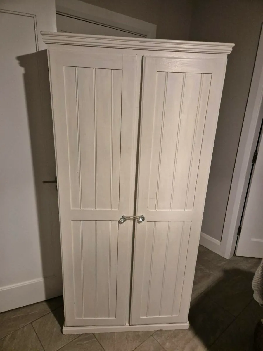 Vintage Warderobe - Image 1