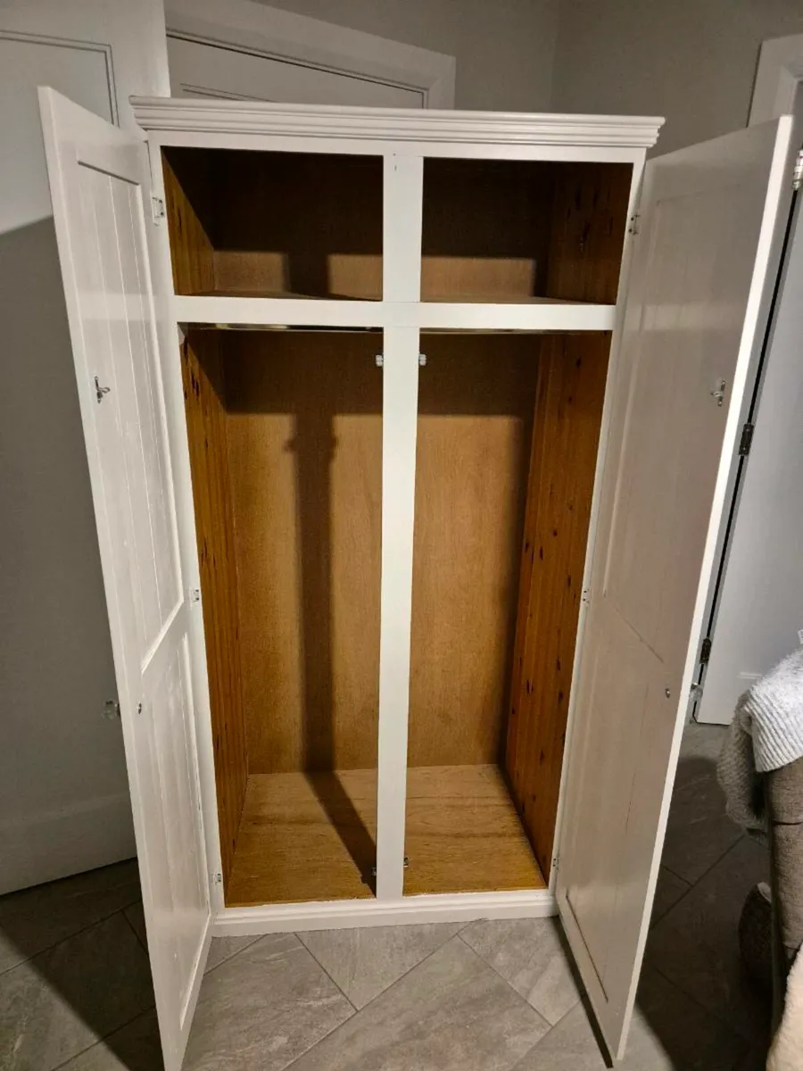 Vintage Warderobe - Image 2