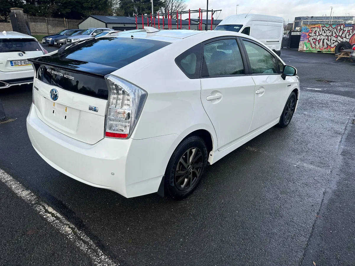 2015 TOYOTA PRIUS HYBRID FULL OPTION FRESH NCT - Image 4