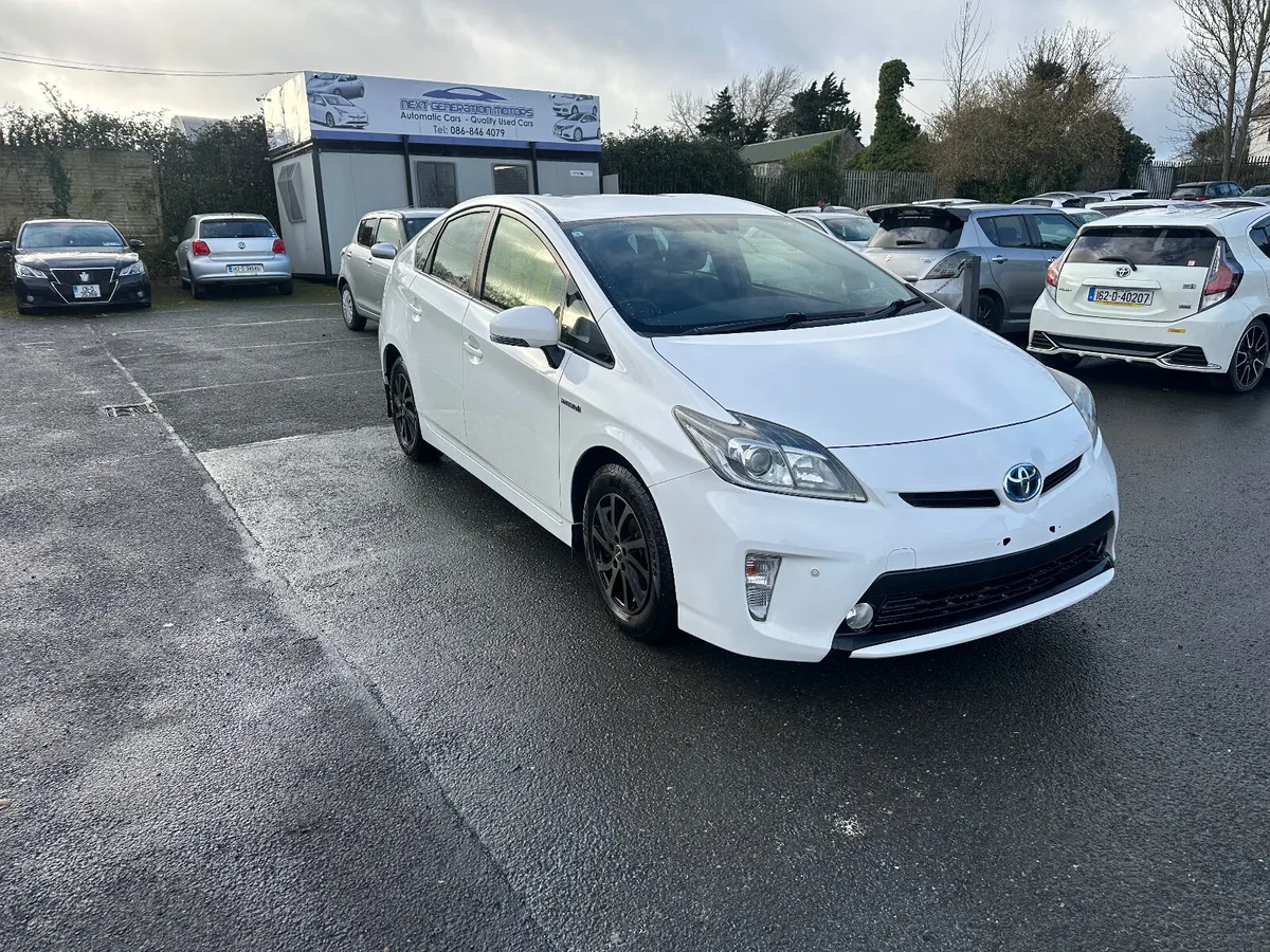 2015 TOYOTA PRIUS HYBRID FULL OPTION FRESH NCT - Image 1