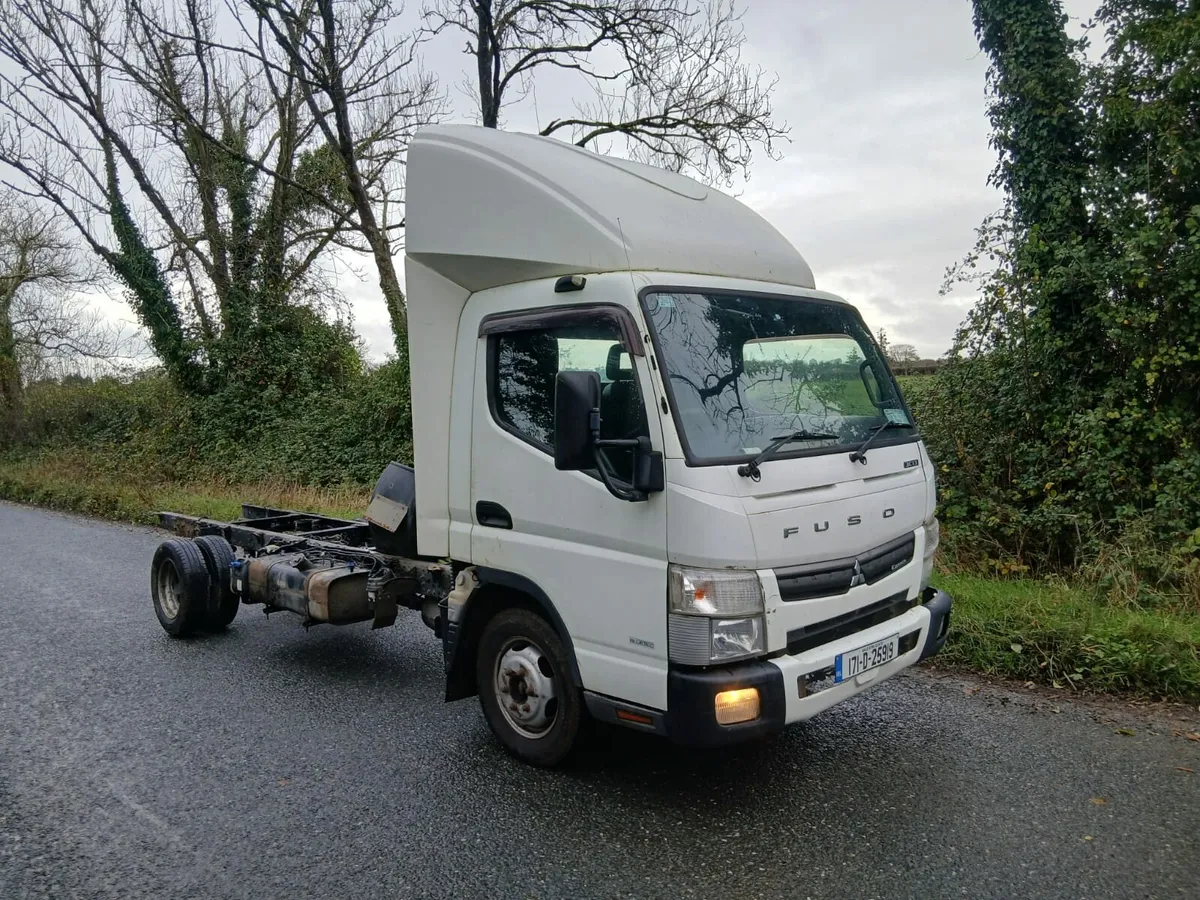 2017 mitsbushi canter cab and chassi - Image 1