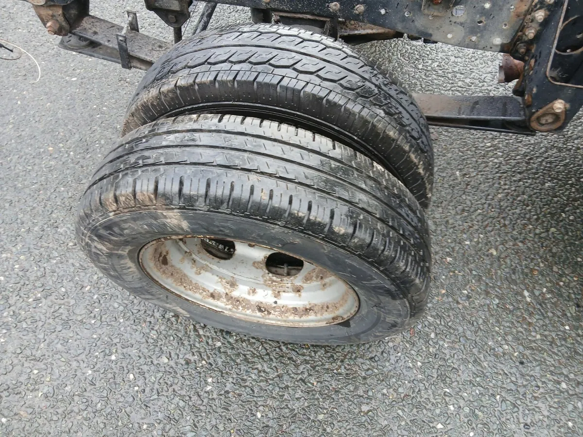 2017 mitsbushi canter cab and chassi - Image 2