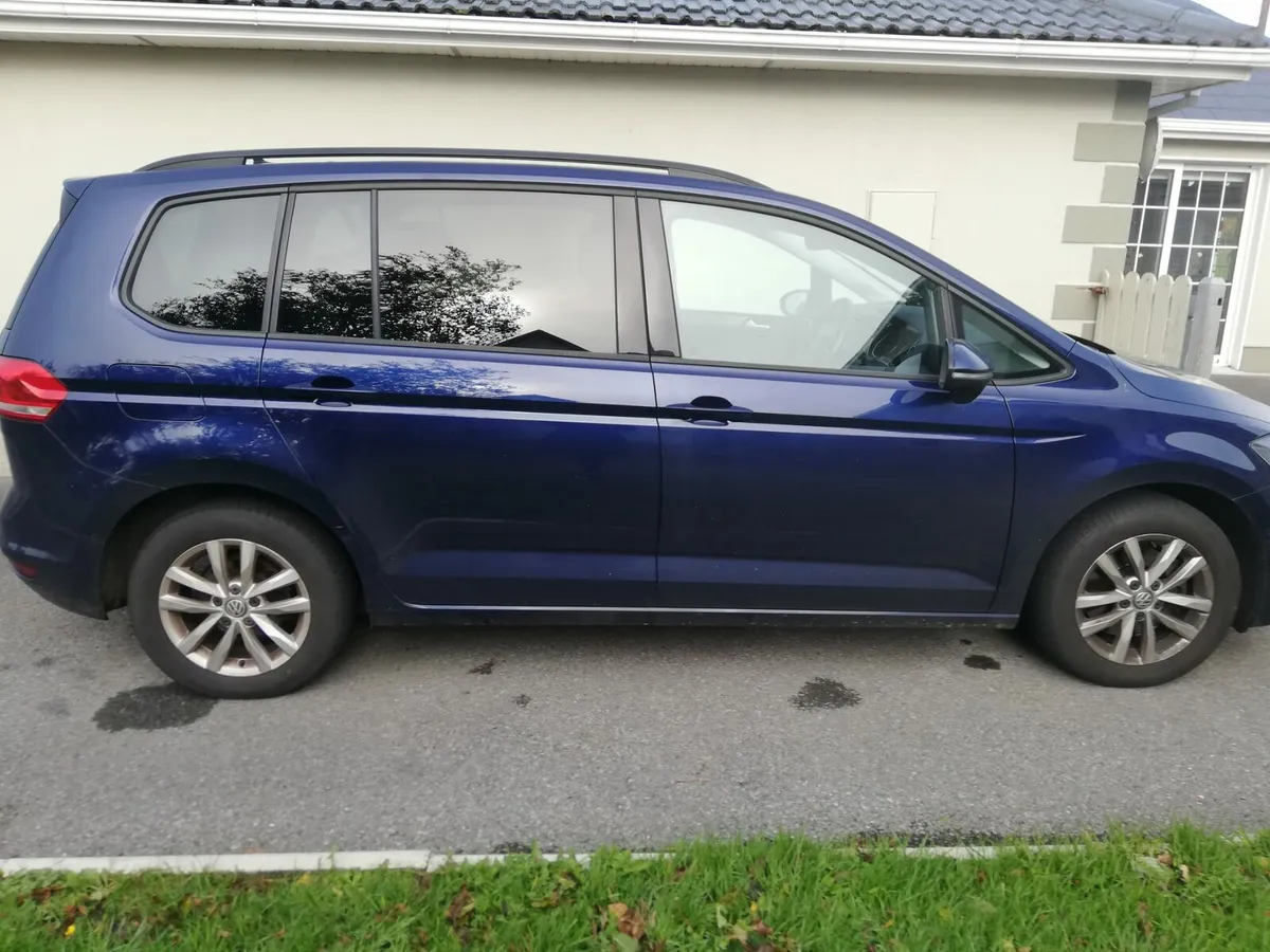 Volkswagen Touran - Image 2