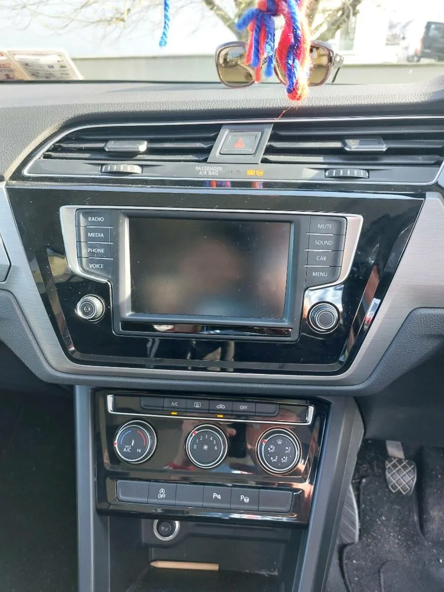Volkswagen Touran - Image 4