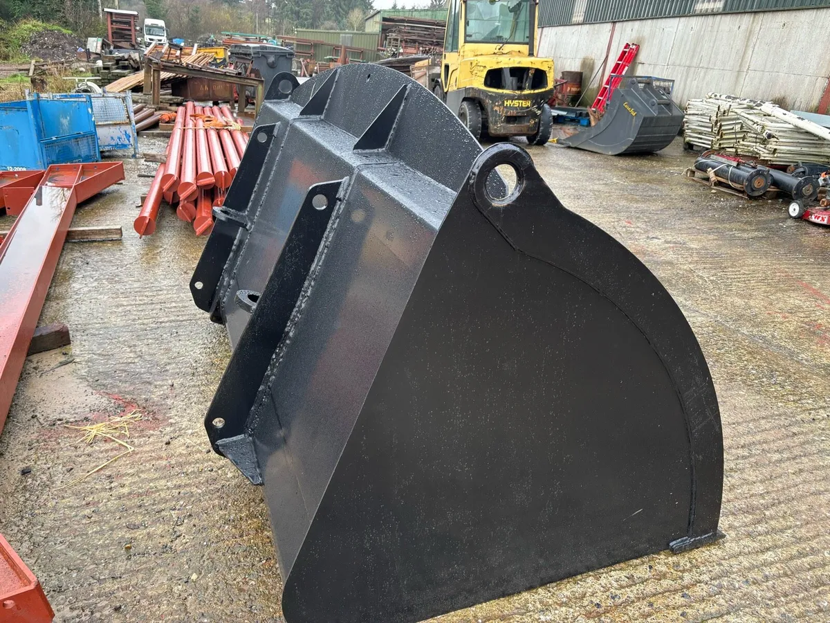 2.3cubic meter pin and cone grain/feeding bucket - Image 1