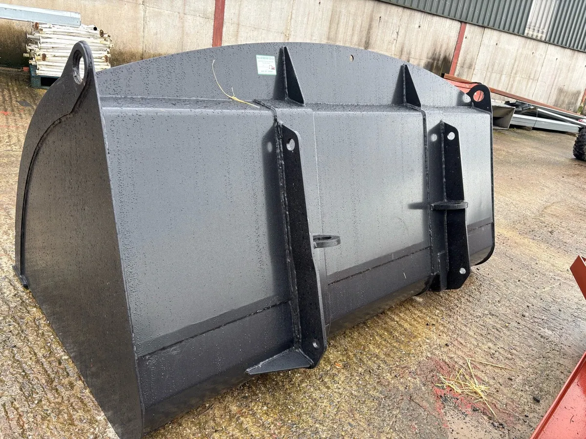 2.3cubic meter pin and cone grain/feeding bucket - Image 4