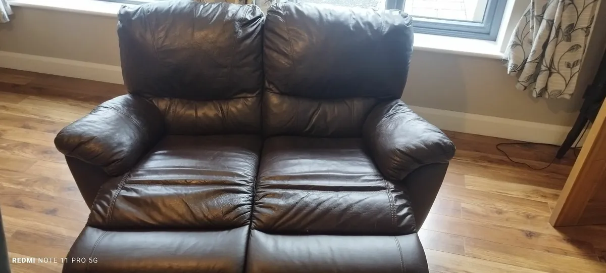 Two Seater Leather Recliner - Image 3