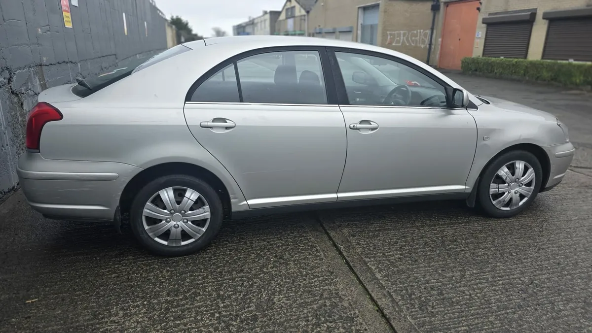 Toyota Avensis Aura 1.6 - Image 2