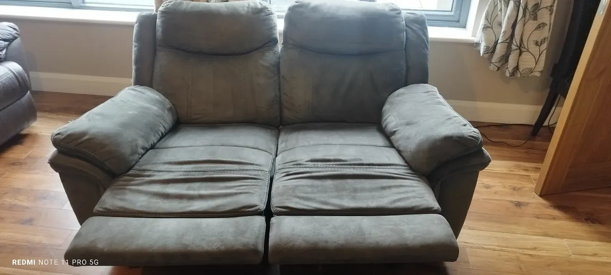 Two seater recliner - Image 2