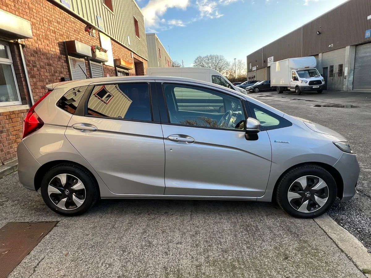 Honda Fit 1.5L Hybrid 2019 - Image 3