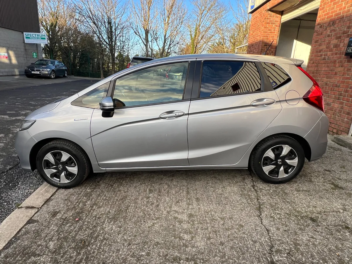 Honda Fit 1.5L Hybrid 2019 - Image 4