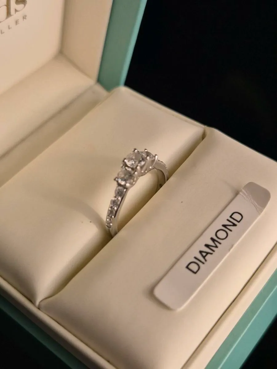 Fields engagement ring - Image 1