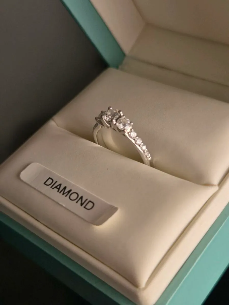 Fields engagement ring - Image 3