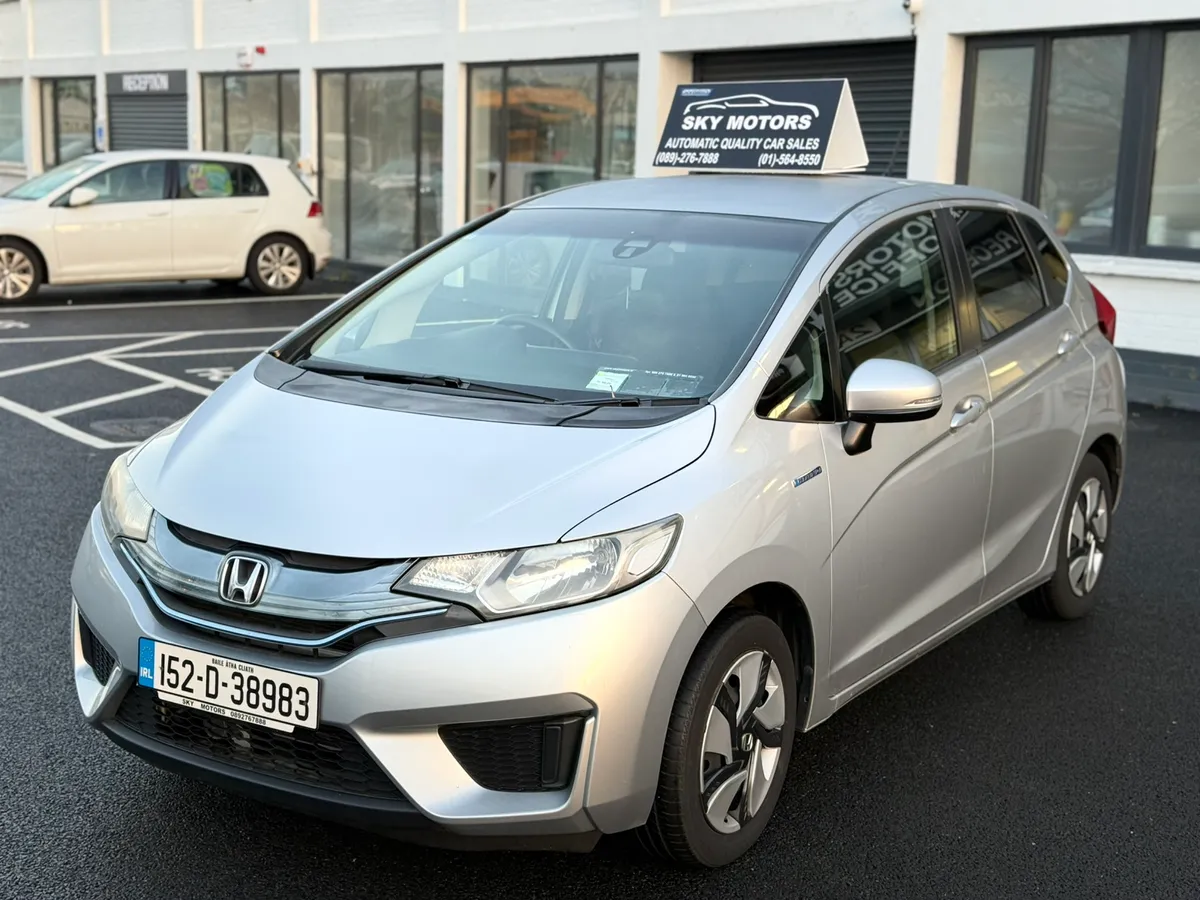 2015 Honda JAZZ/FIT 1.5  Petrol,Hybrid automatic - Image 3