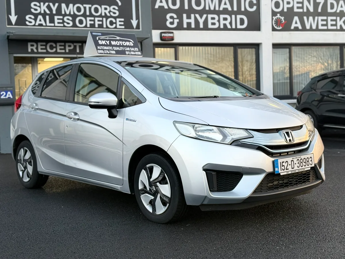 2015 Honda JAZZ/FIT 1.5  Petrol,Hybrid automatic - Image 4