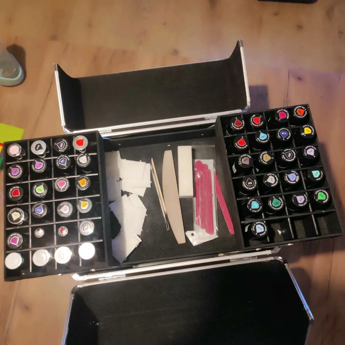 Vanity case with full nail set - Image 1