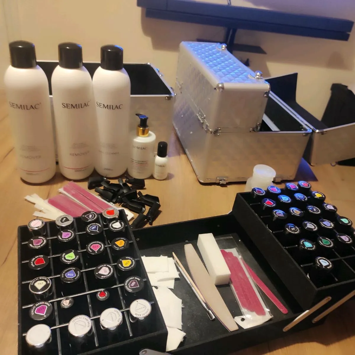 Vanity case with full nail set - Image 2