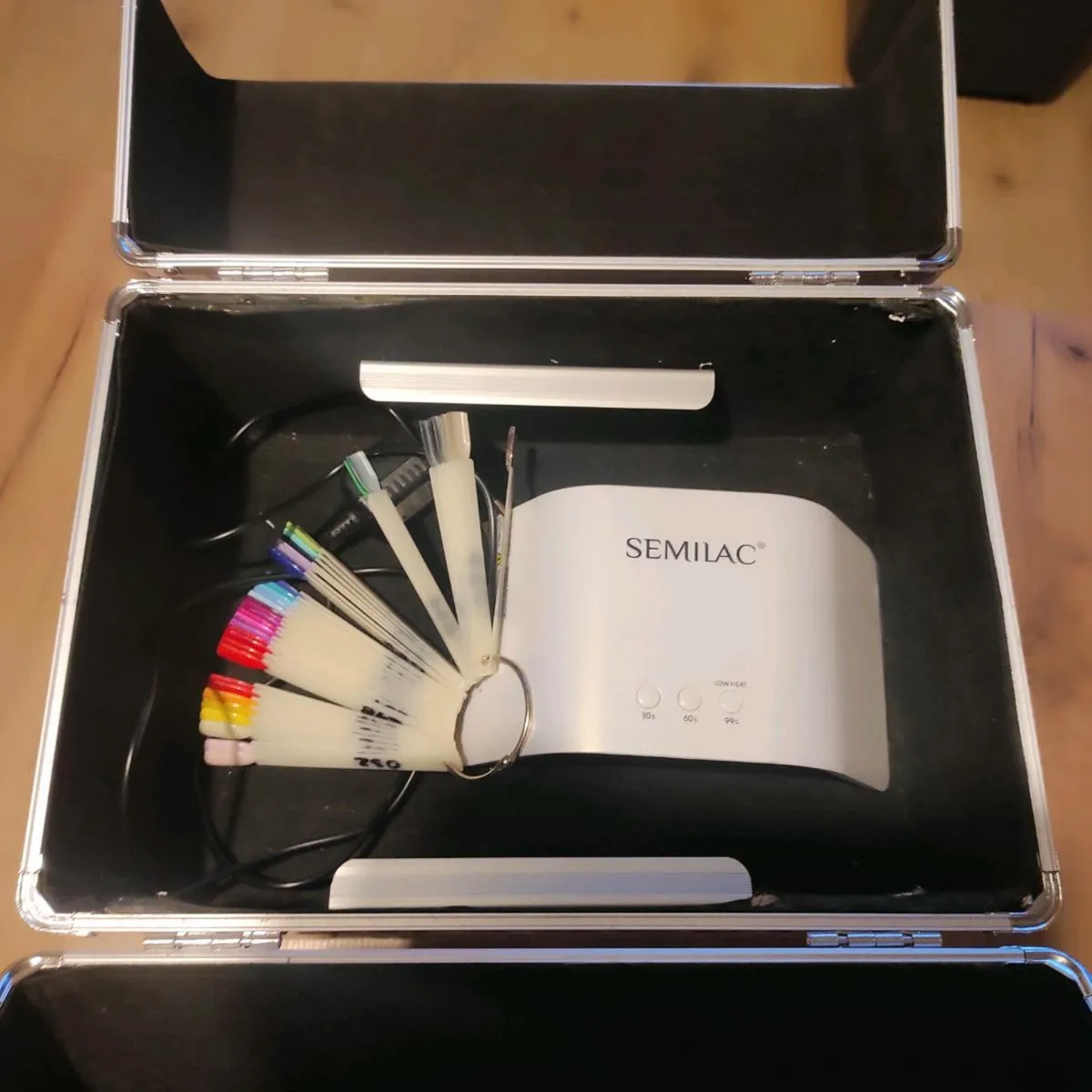 Vanity case with full nail set - Image 4
