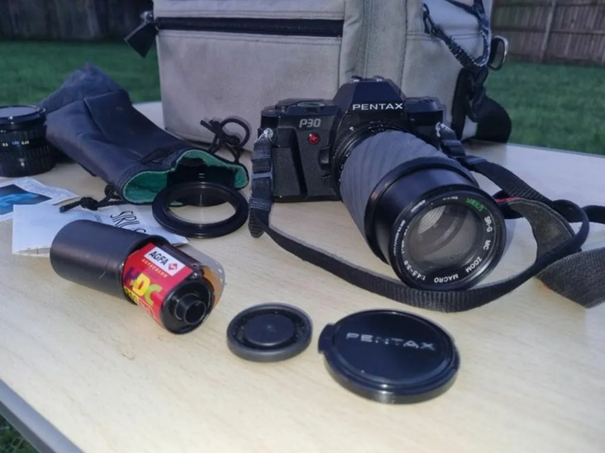 Pentax P30 camera set, two lenses, bag, film - Image 4