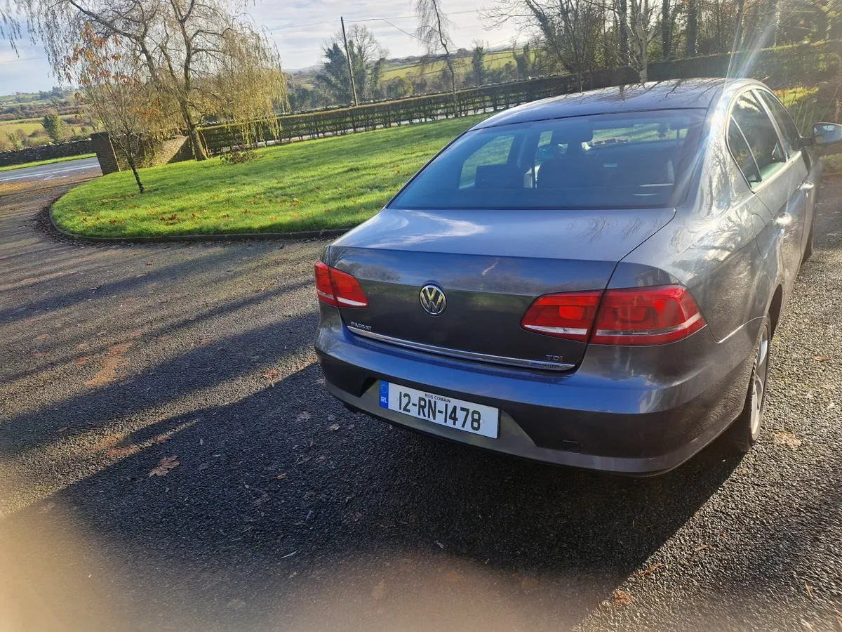 Volkswagen Passat 2012 - Image 2