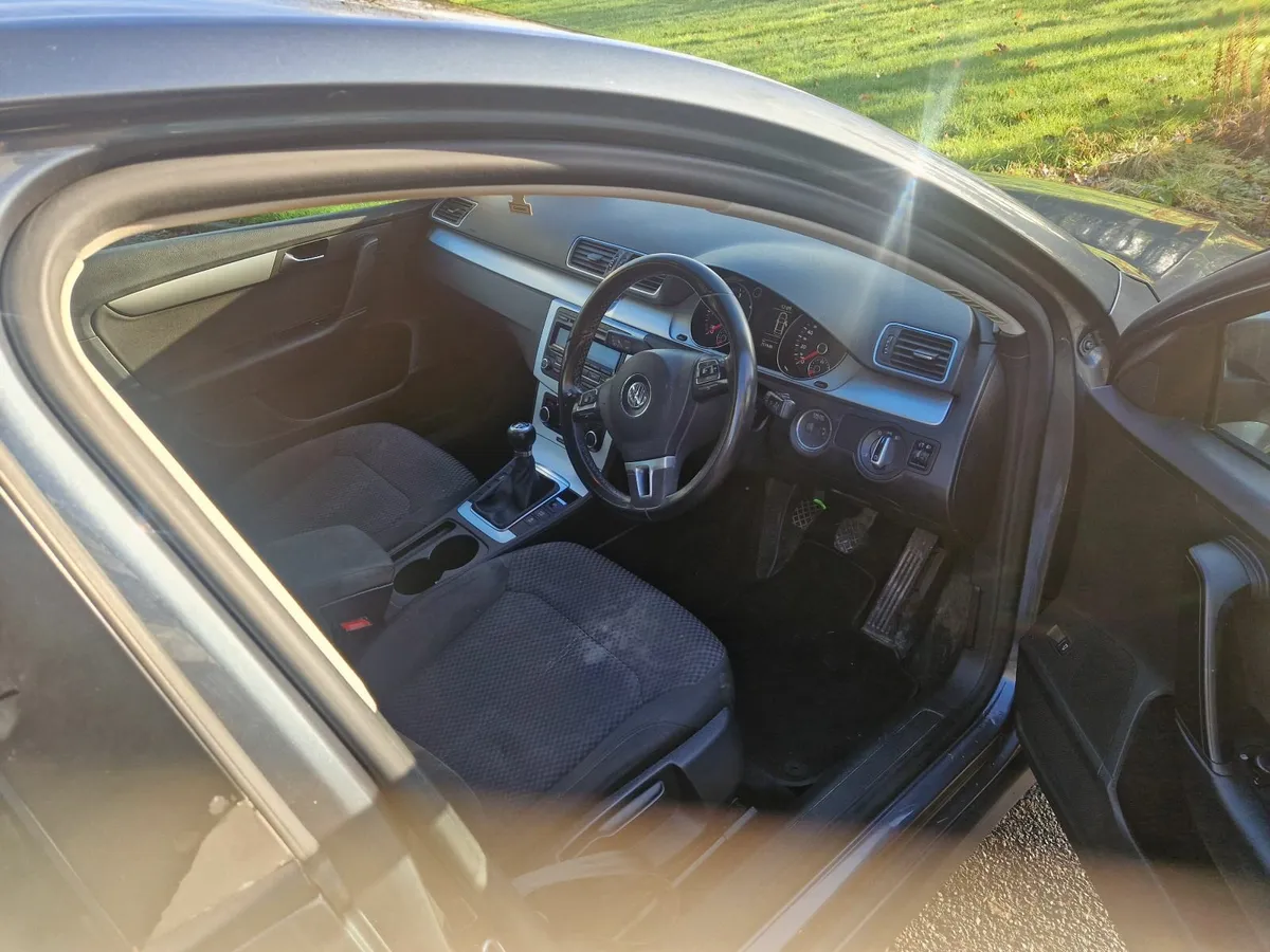 Volkswagen Passat 2012 - Image 4
