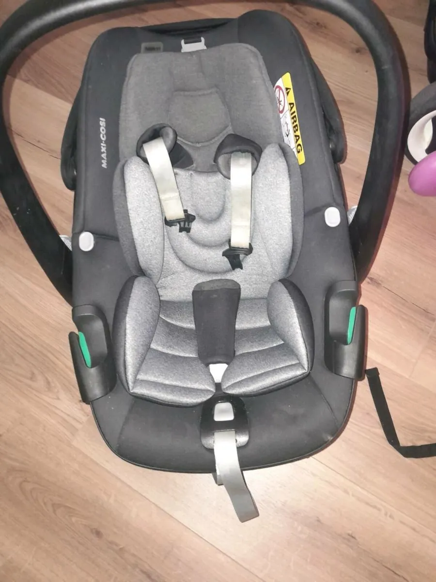 Newborn Car Seat and Base - Image 1