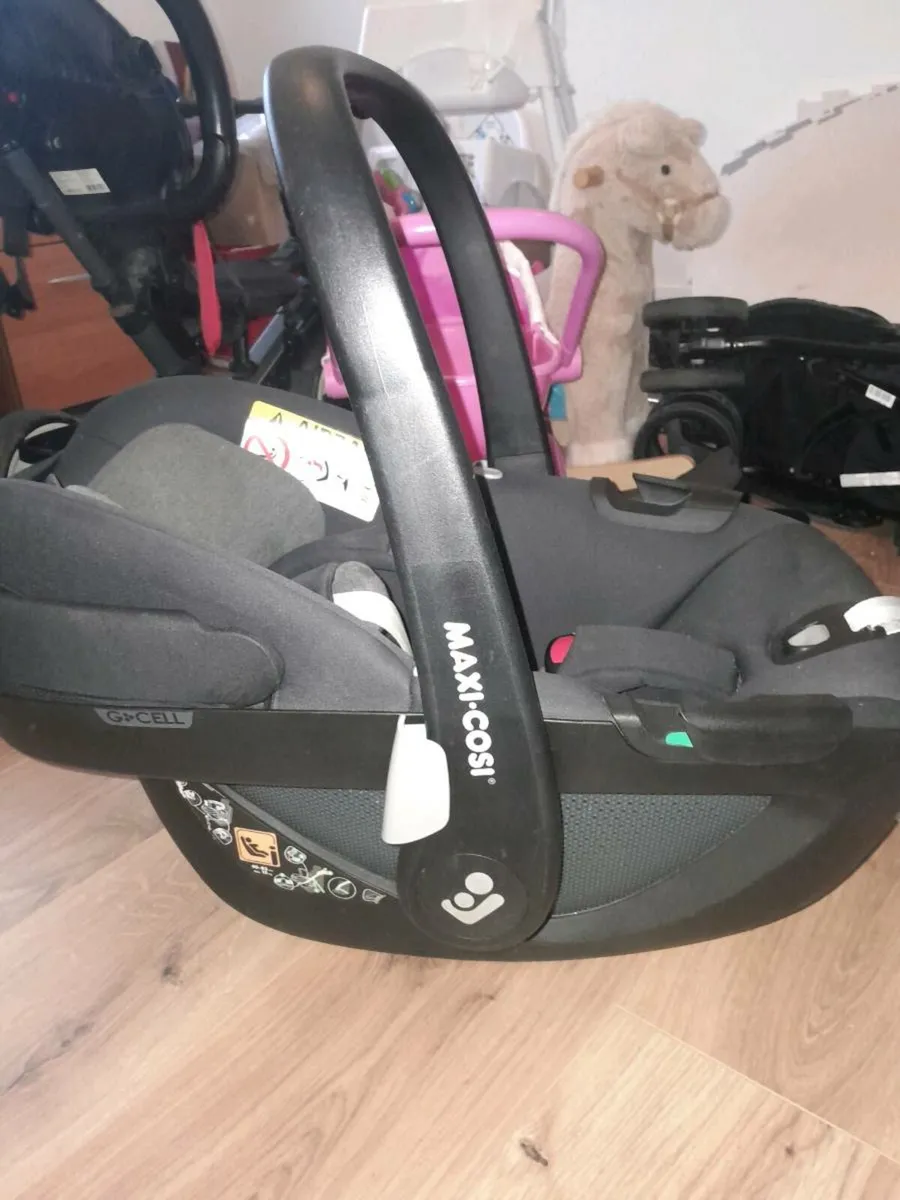 Newborn Car Seat and Base - Image 2