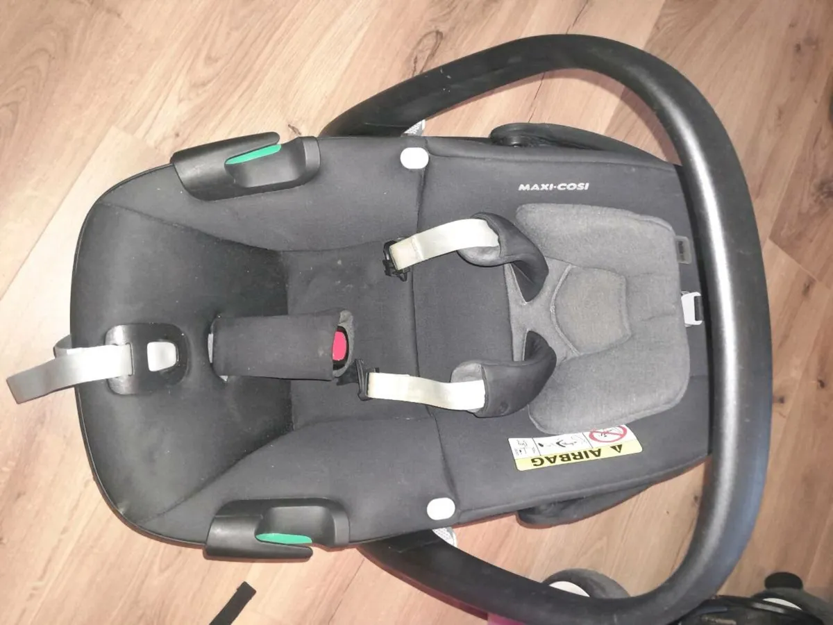 Newborn Car Seat and Base - Image 3