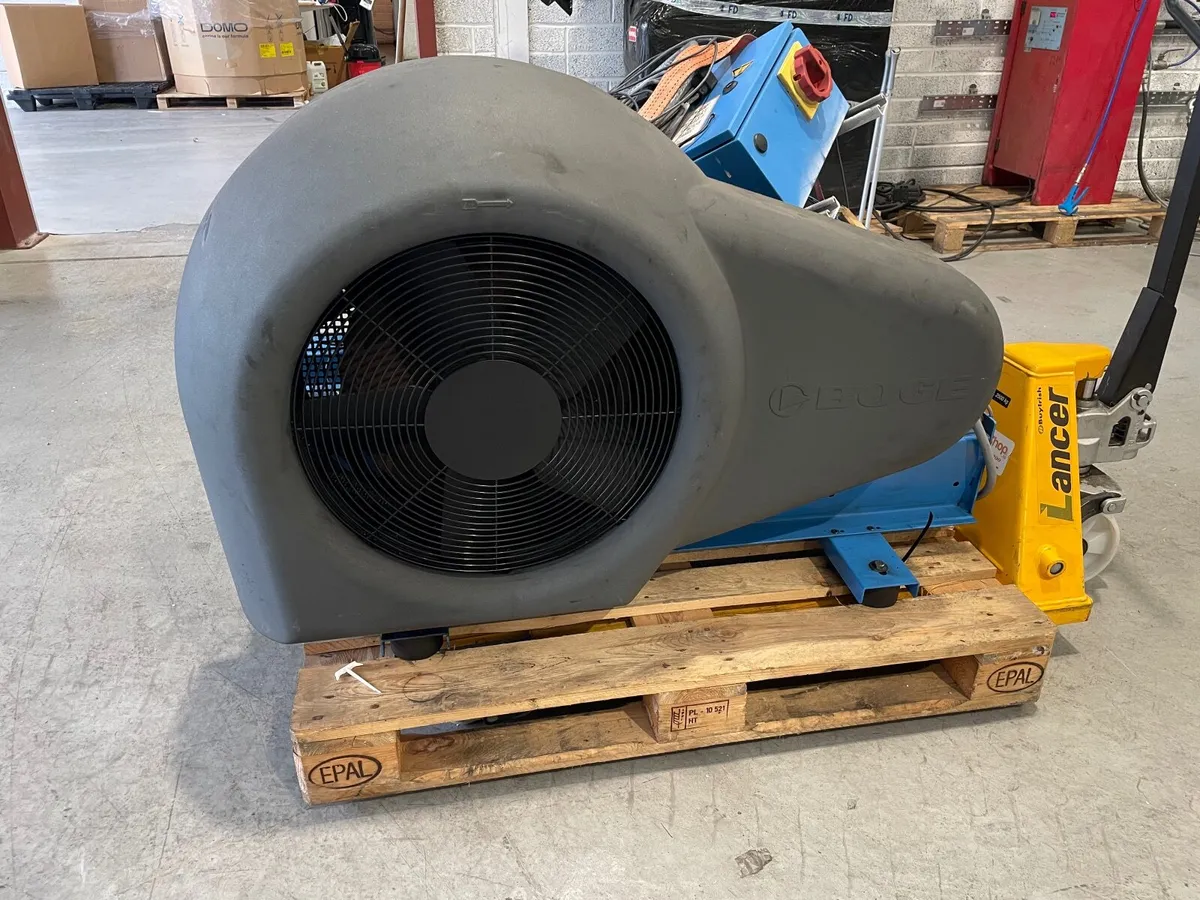 Air compressor - Image 1