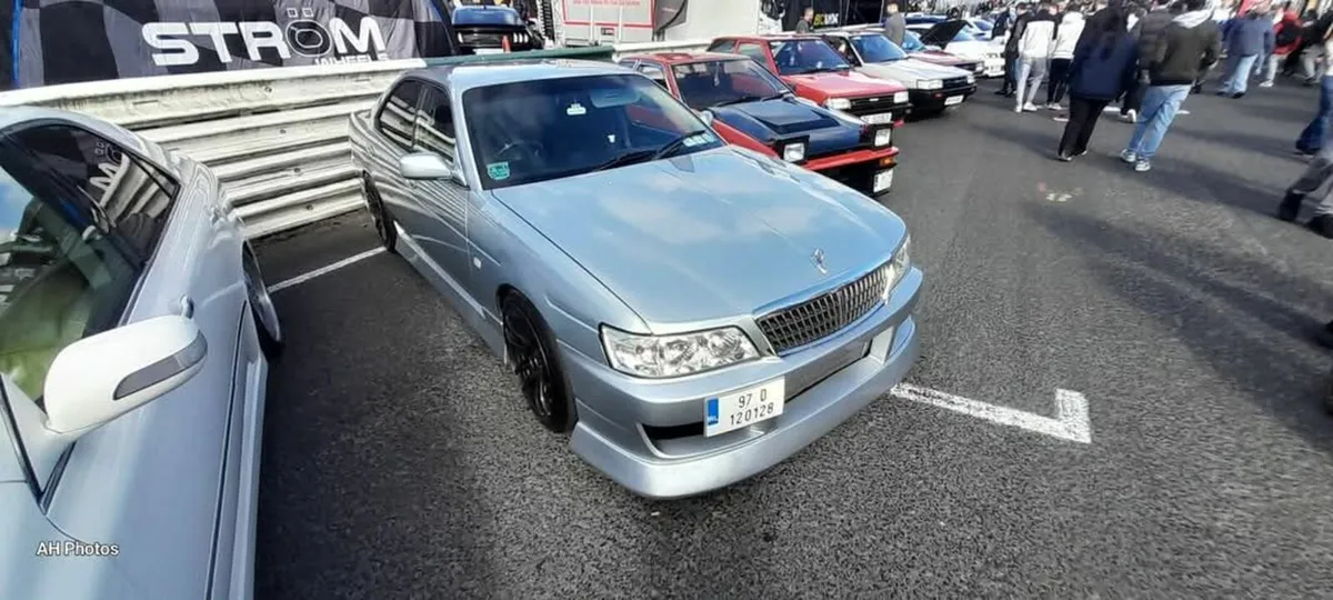 Nissan Laurel C35 - Image 1