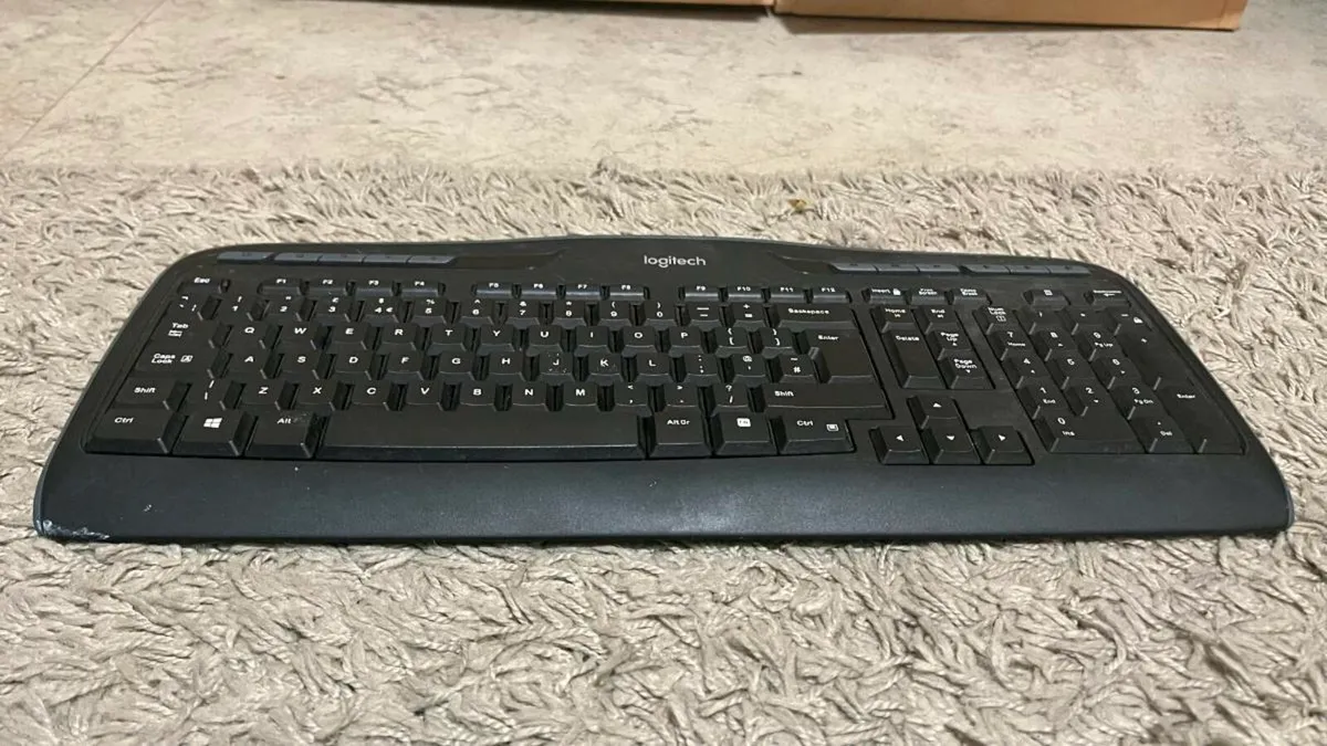 Logitech Wireless Keyboard - Image 2