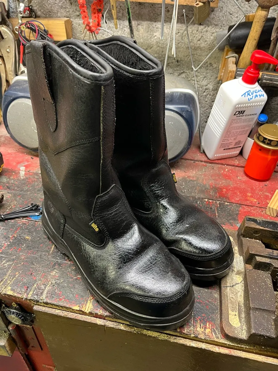 Work boots - Image 1