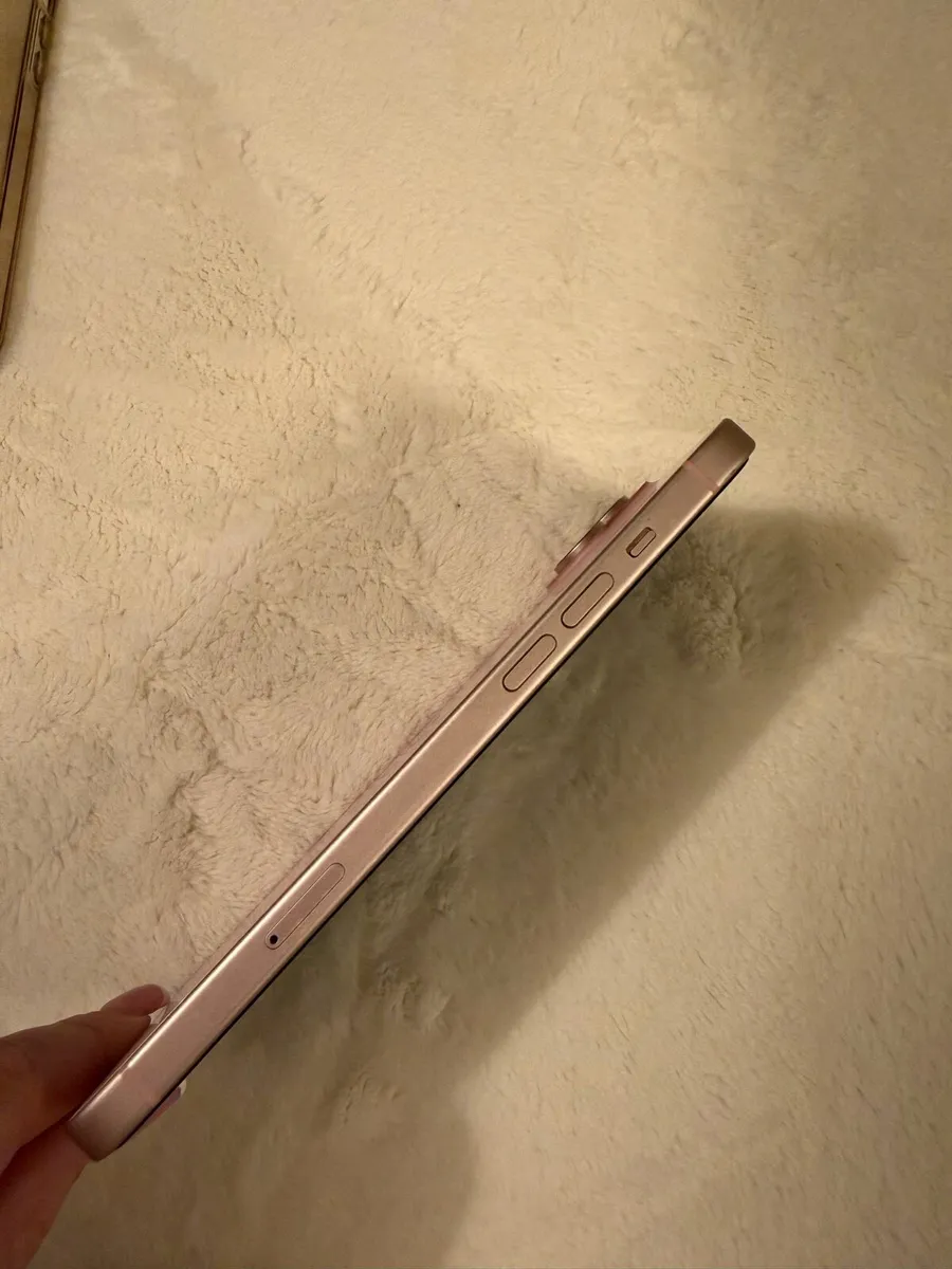 iPhone 15 Plus - Image 2