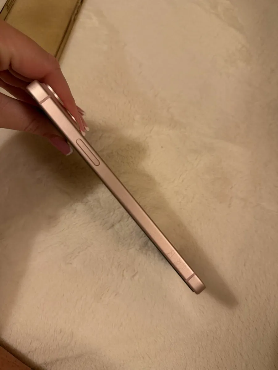 iPhone 15 Plus - Image 4