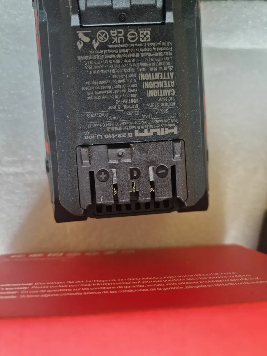 Hilti battery, charger - Image 4