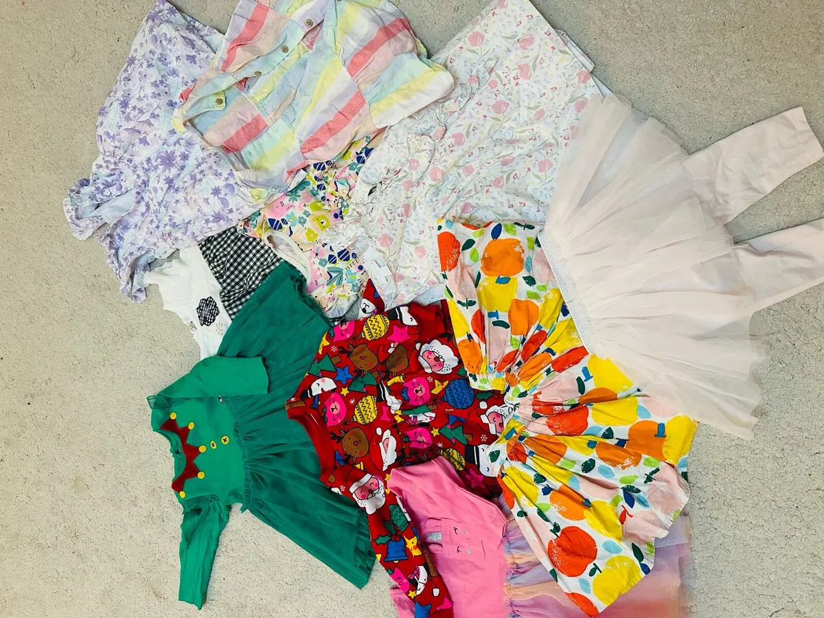 Baby’s girl clothes - Image 1