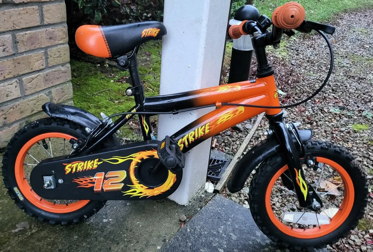 12 inch bike with stabilisers, very good condition - Image 1