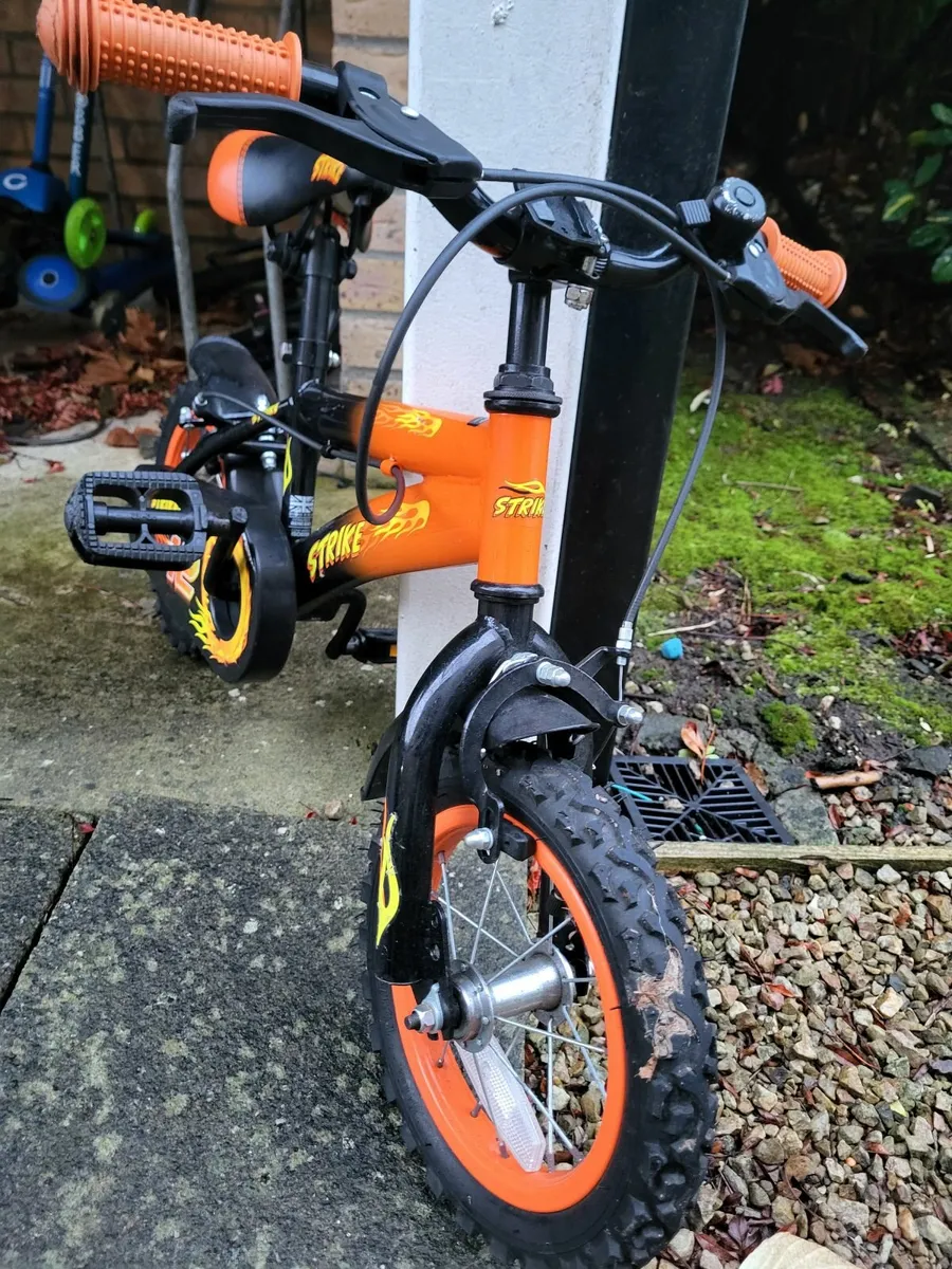 12 inch bike with stabilisers, very good condition - Image 4