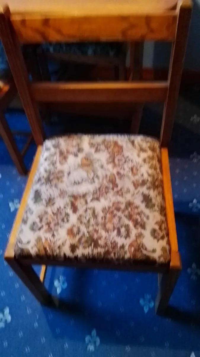 Table and 4 chairs - Image 3