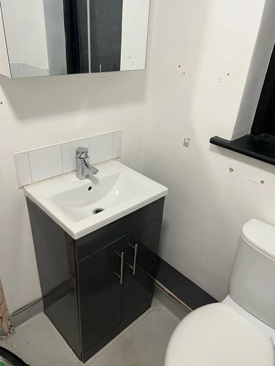 Full Second-Hand Bathroom Set for Sale - Image 4